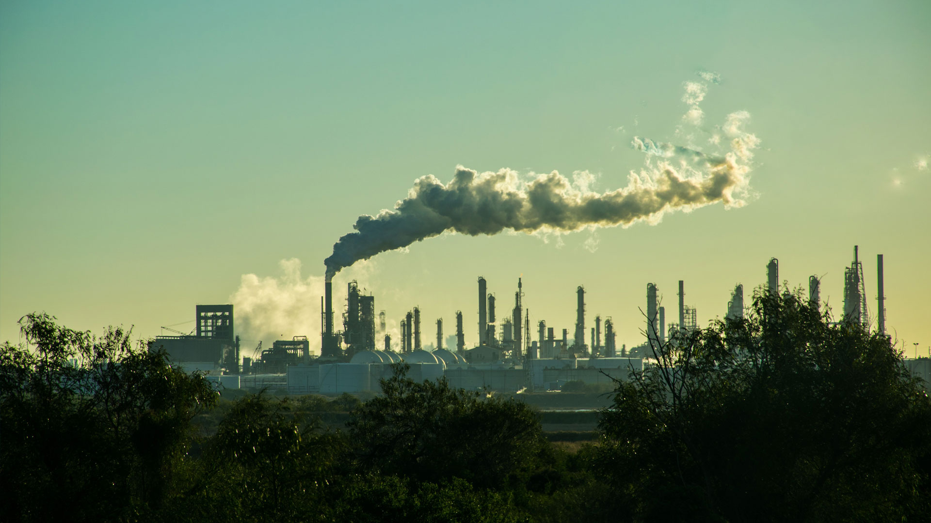 Power generation plant emitting steam